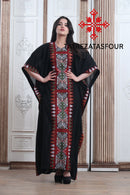 Bestickte Chiffon-Abaya – Schwarz mit Mehrfarbig